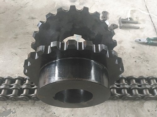 Roller chain for shaft coupling